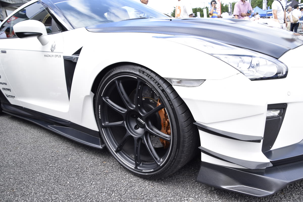 アルミホイールは軽いだけではダメ！重量級車やスポーツカーこそ剛性が 