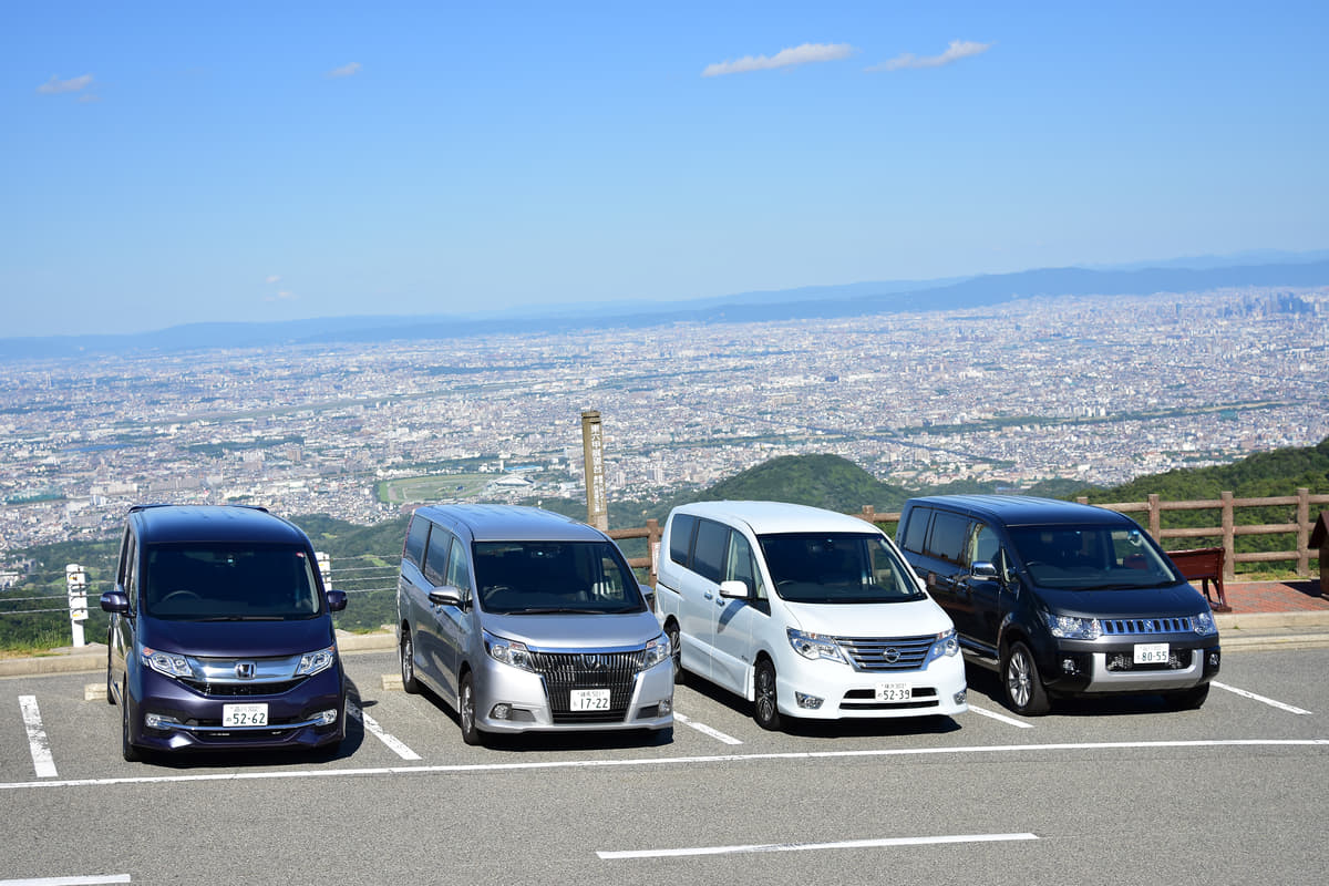 内装ワインレッド 外装ゴールド 昭和の国産車がイケイケな色合いだったワケ Auto Messe Web カスタム アウトドア 福祉車両 モータースポーツなどのカーライフ情報が満載