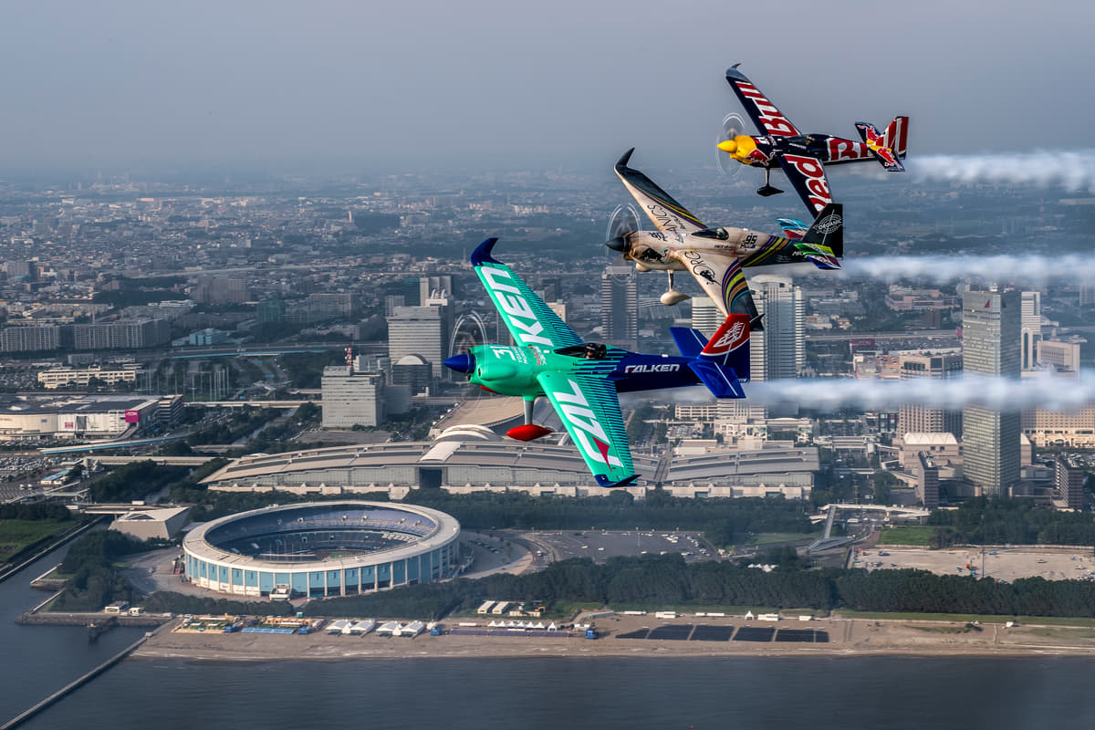 レクサスが「レッドブルエアレース千葉2019」に室屋選手応援ブースを