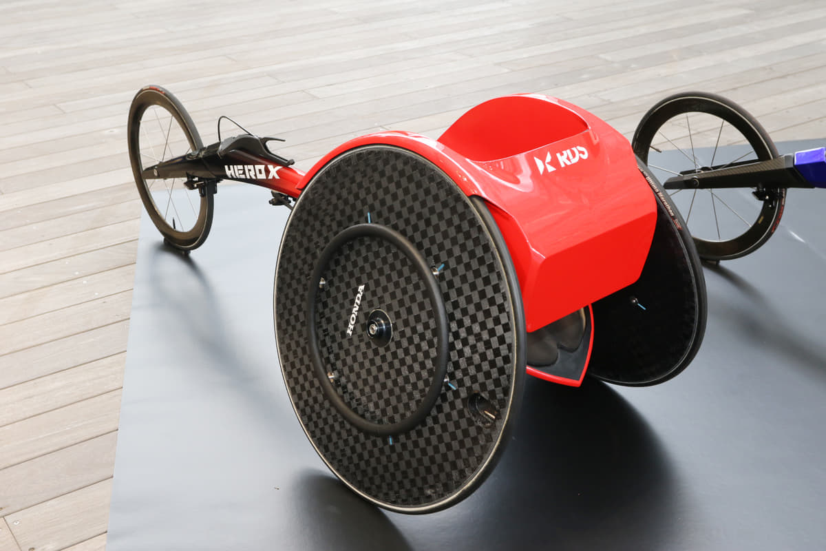F1技術も投入したアスリートへの最適化で2020年メダルを狙う「車いすレーサー」