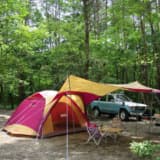 【画像】テントとクルマはどう配置する？ オートキャンプ場の最適レイアウトとは 〜 画像1