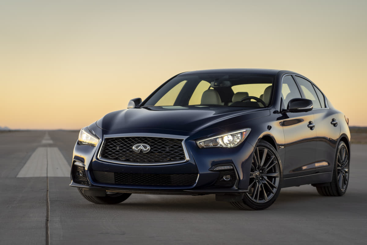 Infiniti Q50 Red Sport 400 Image 01 Jpg Auto Messe Web カスタム アウトドア 福祉車両 モータースポーツなどのカーライフ情報が満載