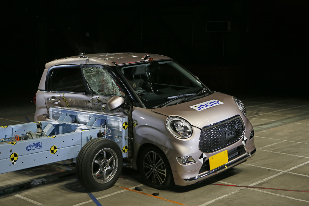 踏み間違い事故の低減なるか？ 政府が「安全運転サポート車」限定の