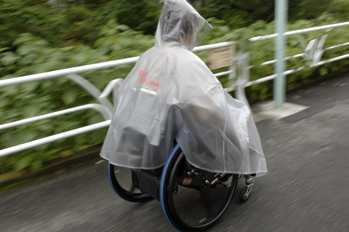 介護する人もされる人も快適に 雨の日にクルマの乗降で役立つグッズ４選 Auto Messe Web カスタム アウトドア 福祉車両 モータースポーツなどのカーライフ情報が満載