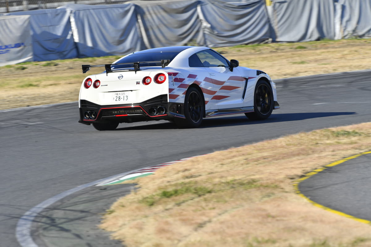 日産gt R Nismo 筑波サーキットで最速タイムを記録 １分切りの舞台裏に迫る Auto Messe Web カスタム アウトドア 福祉車両 モータースポーツなどのカーライフ情報が満載