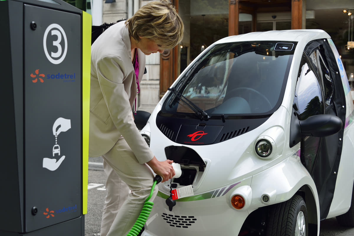画像ギャラリー 年 トヨタが２人乗りモデル販売 法改正が進む中 超小型ev が それでも 普及しないワケ 画像4 Auto Messe Web カスタム アウトドア 福祉車両 モータースポーツなどのカーライフ情報が満載