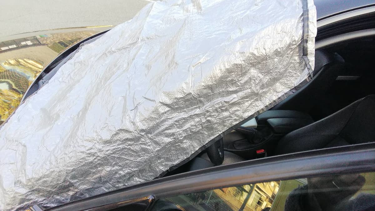 自動車の窓ガラスに付着した霜を取り除く方法