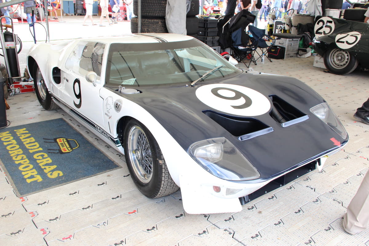 洋書　フォードＧＴ４０・フェラーリＰシリーズ他のプロフィール書籍３冊　英語版 Amazon | Ford GT40: The autobiography of 1075 (Great Cars