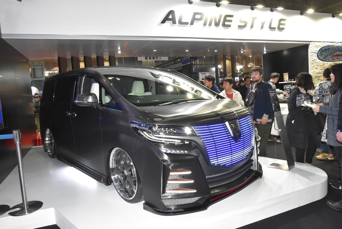 ALPINE STYLE」が自動運転時代を見据えた車内演出！アルファードに込め