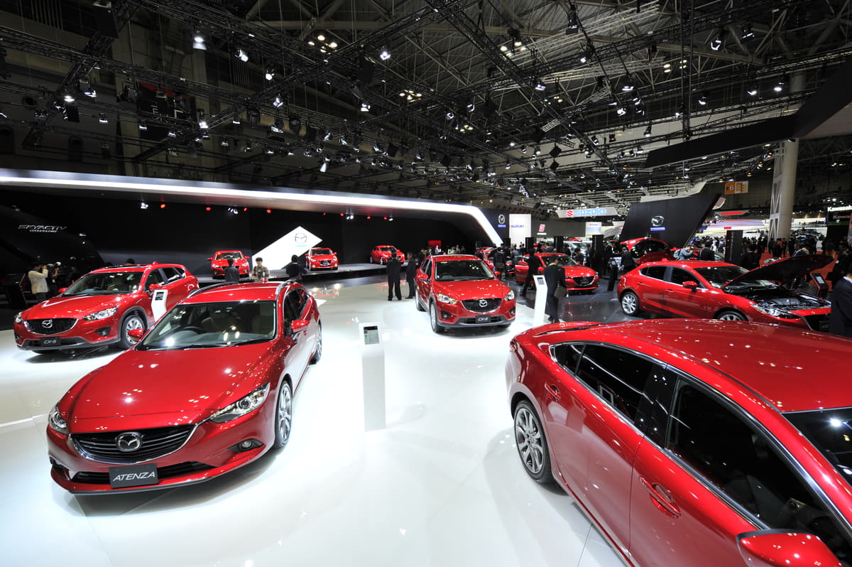 赤いコスモ 赤いファミリア マツダ車が 赤 をイメージカラーにする理由とは Auto Messe Web カスタム アウトドア 福祉車両 モータースポーツなどのカーライフ情報が満載