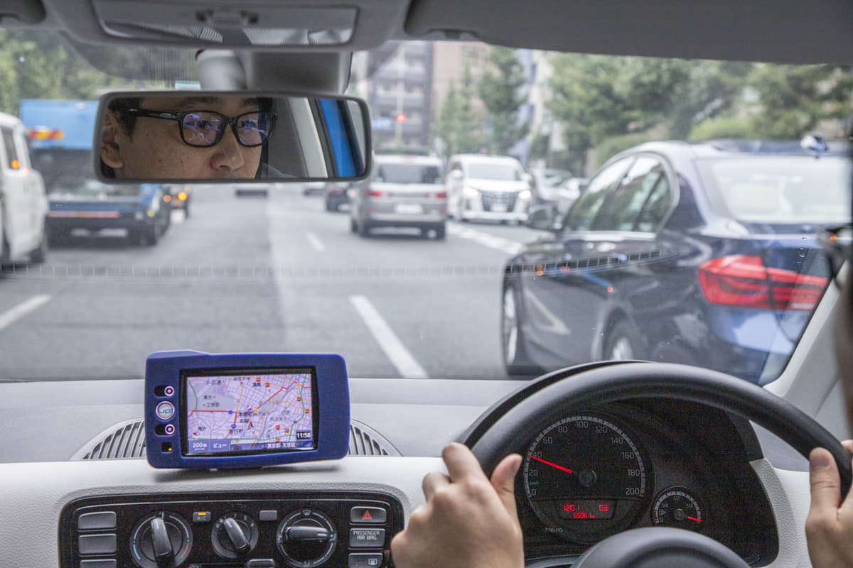 教習所では教えない正しい運転姿勢 ハンドルは持つ位置と操舵方法で安全性が大きく異なる Auto Messe Web カスタム アウトドア 福祉車両 モータースポーツなどのカーライフ情報が満載