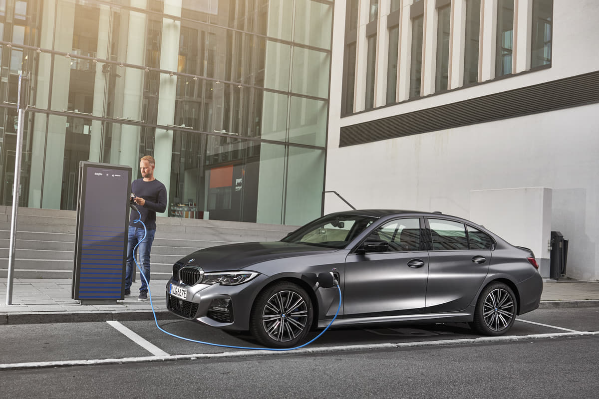 P Highres The All New Bmw 330e Auto Messe Web カスタム アウトドア 福祉車両 モータースポーツなどのカーライフ情報が満載