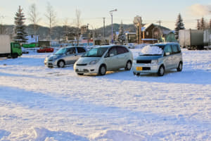 【冬の車中泊】寒さ対策はどうする？ 車内を快適にするオススメの対処法とは