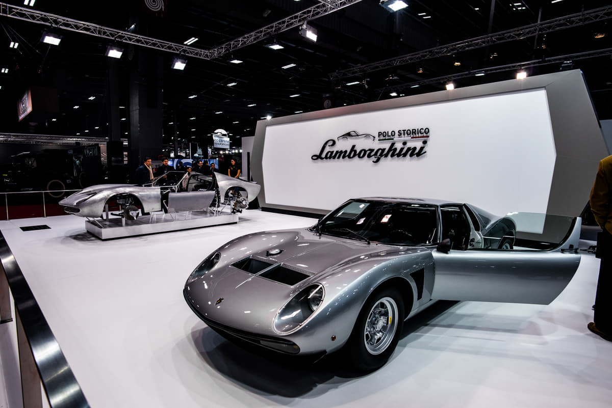 生産台数4台の超希少車「ランボルギーニ・ミウラSVJ」をレトロ