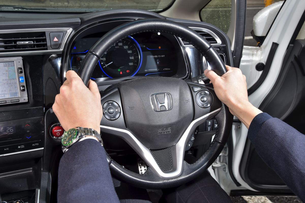 運転の上手い下手が一目でわかる！ クルマの動きが良くなる「ハンドル 