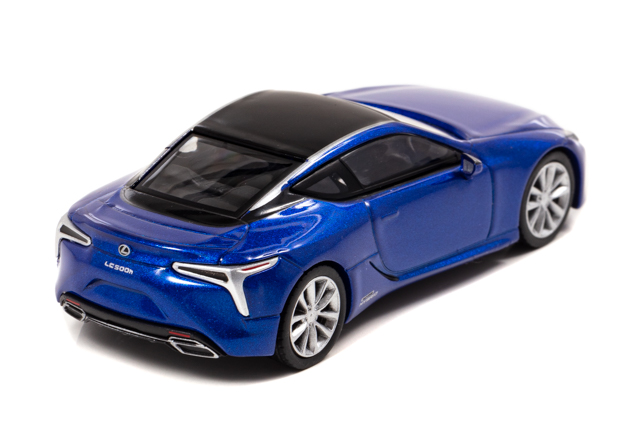 限定999個 LEXUS LCの特別な青と人気の黒を1/64スケールで再現 | AUTO MESSE WEB（オートメッセウェブ） ～カスタム ・アウトドア・福祉車両・モータースポーツなどのカーライフ情報が満載～