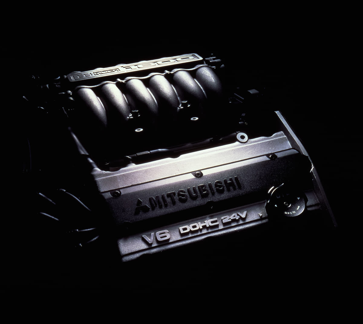 日本の技術が産んだV型６気筒エンジンには日産のフェアレディZのVG型、トヨタのクラウン・マジェスタのGR型、F1で猛威をふるったホンダのRA168Eなどがある