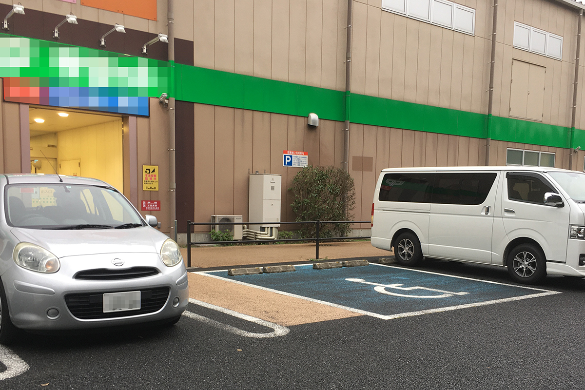 障害者用の駐車スペースは、健常者であれば空いているから停めるのではなく、開けたままにしておくべきもの 〜 画像5