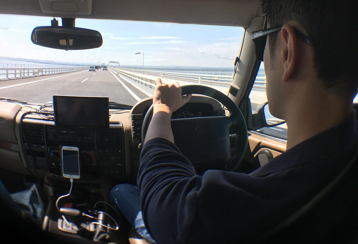 子供と一緒に喋りながら遊べるゲームなら運転しながらできる