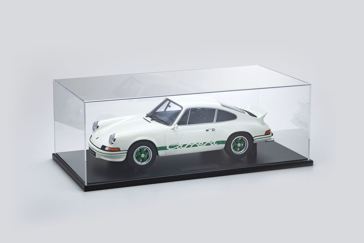 ミニカーの値段も凄いぞポルシェ！ 「世界限定99個」1/8スケール「ポルシェ911カレラRS2.7」約30万円にて発売【京商】 | AUTO  MESSE WEB（オートメッセウェブ） ～カスタム・アウトドア・福祉車両・モータースポーツなどのカーライフ情報が満載～