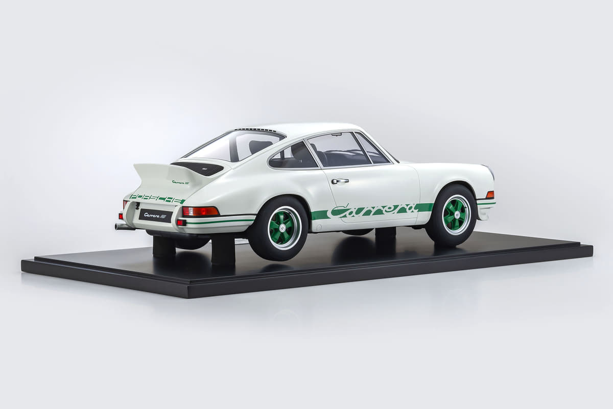 ミニチャンプス製の1/8スケールポルシェ911カレラRS2.7のリア