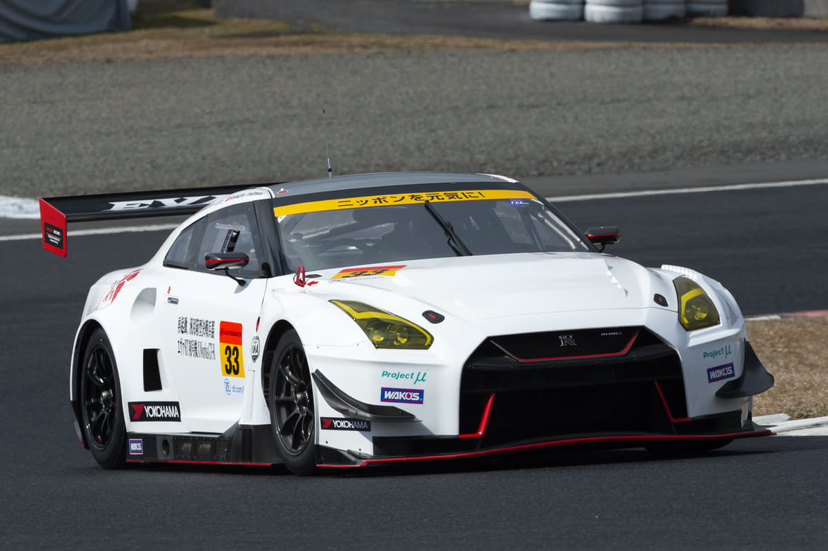 SUPER GTに参戦する日産GT-Rのレーシングカーにも採用