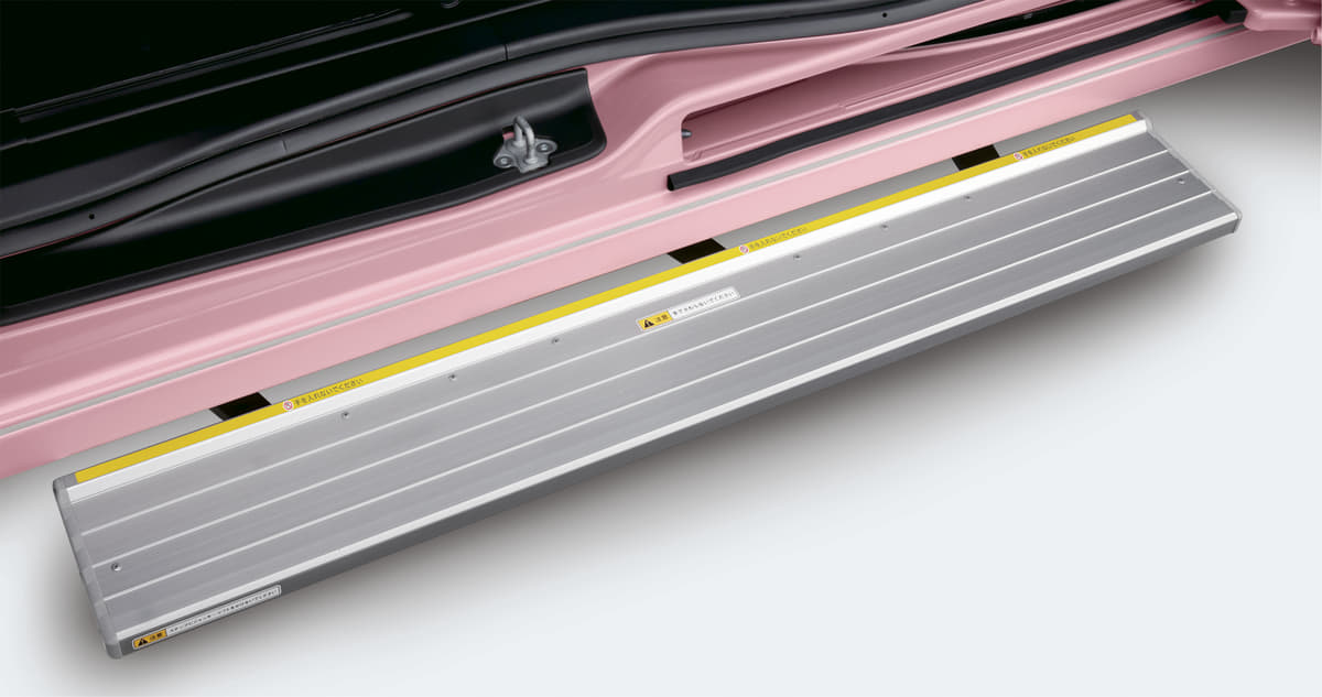 ダイハツ・タントにオプションで設定できるミラクルオートステップ