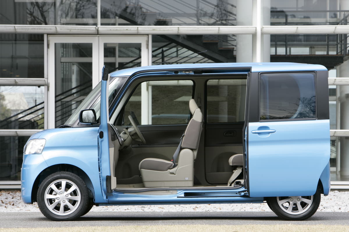 2代目タント以降にミラクルオープンドアが採用された