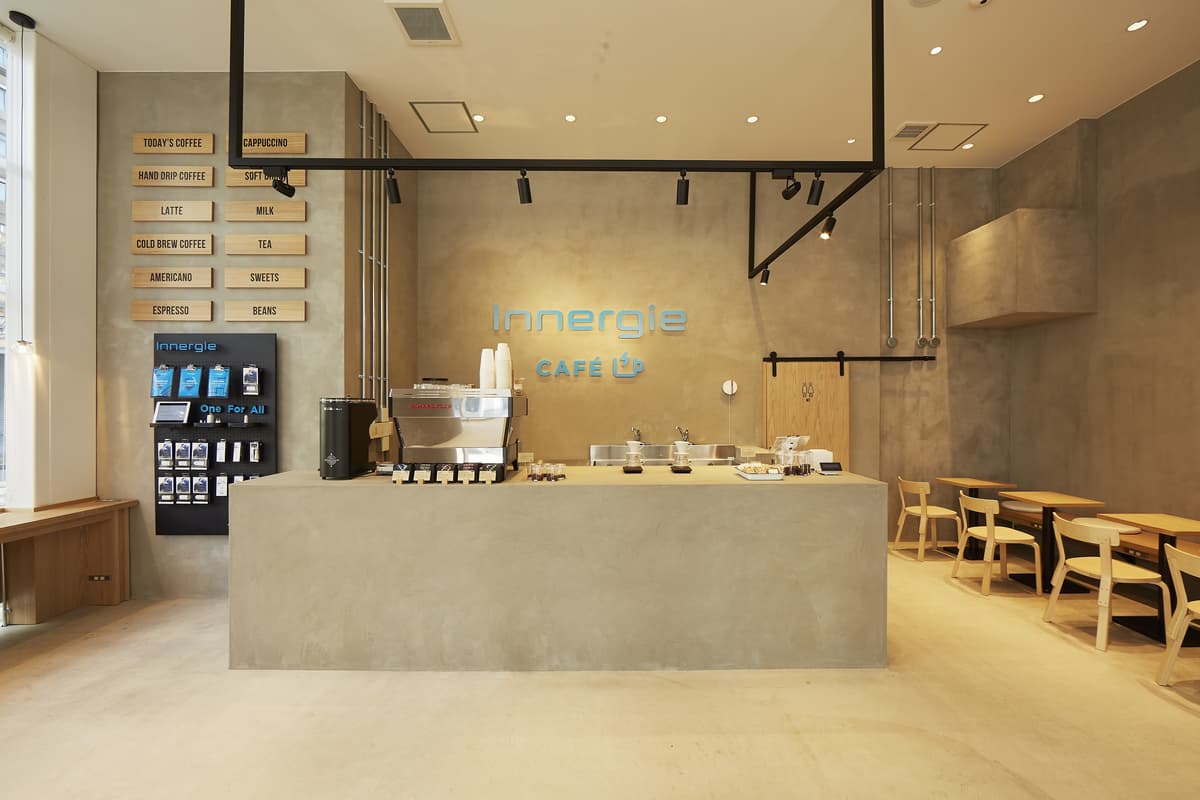 敷地内にある「Innergie CAFE（イナジーカフェ）」の店内