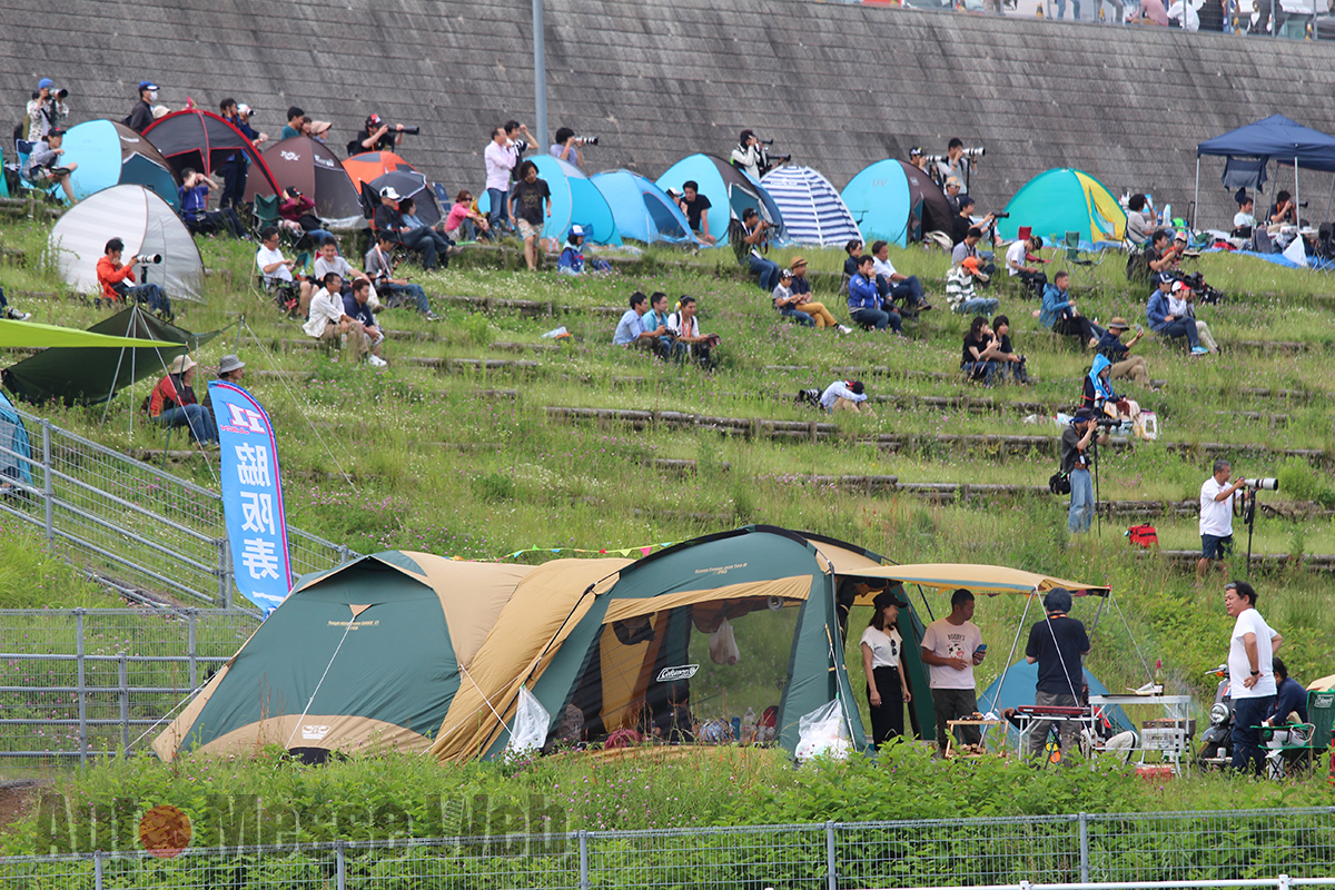 もはやオタクの聖地ではない いまサーキット内 キャンプ で レース観戦 のブームがきてる Auto Messe Web カスタム アウトドア 福祉車両 モータースポーツなどのカーライフ情報が満載