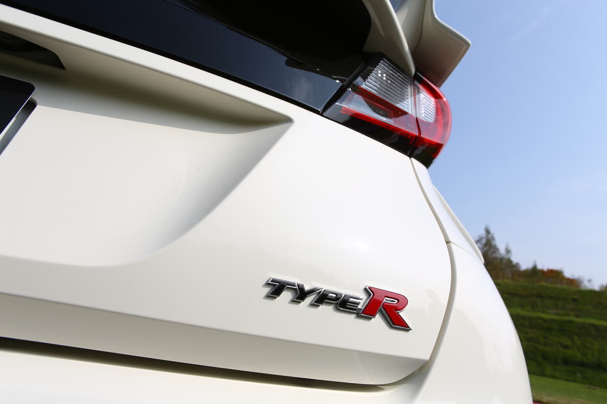 リアゲートの「TYPE R」エンブレム