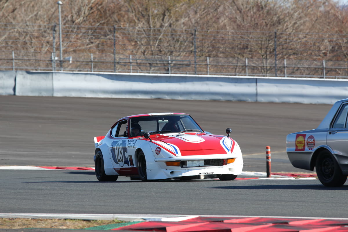 追浜ならではの特殊な開発LYヘッドエンジンのフェアレディZ