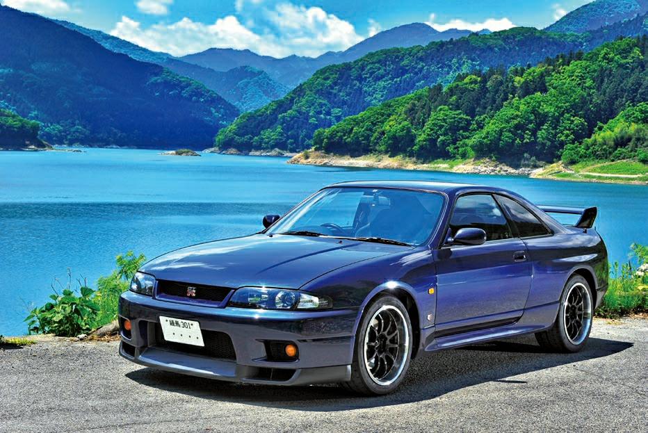 新品のライトを装着したR33 GT-R