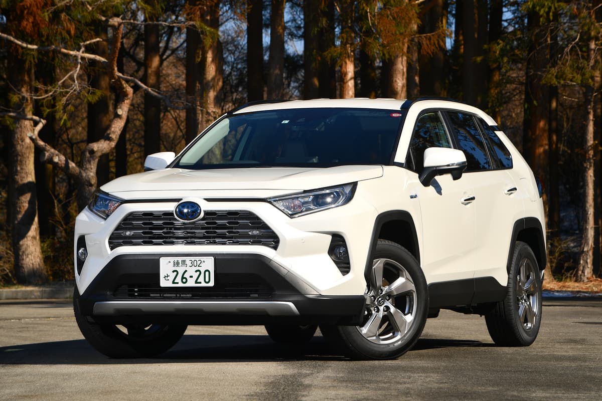 トヨタRAV4のフロント7：3カット