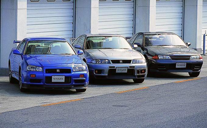 左からR34、R33、R32と第2世代GT-Rが並ぶ