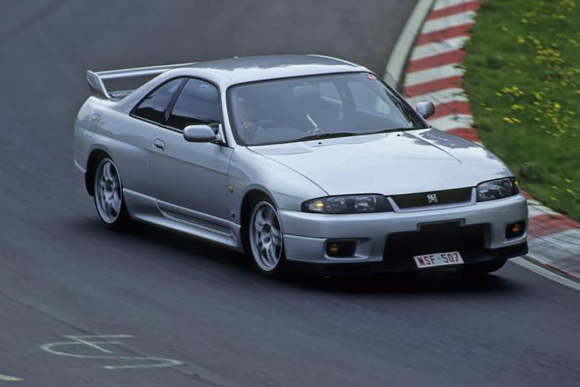 ニュルブルクリンクでタイムアタックするR33GT-R