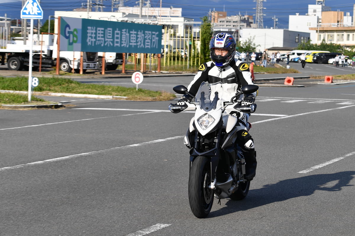 補助輪付きバイクで交差点も曲がれた関口さん