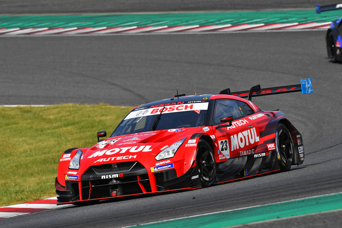 速さを追求するレーシングカーはすべてが低重心で設計されている