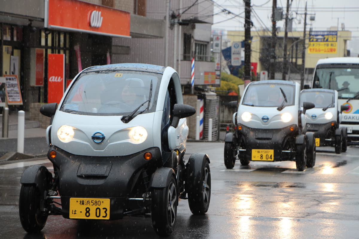 街中を走る日産「ニューモビリティコンセプト」