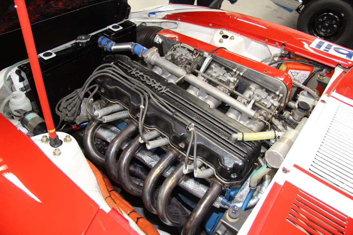 ６気筒L24型エンジン