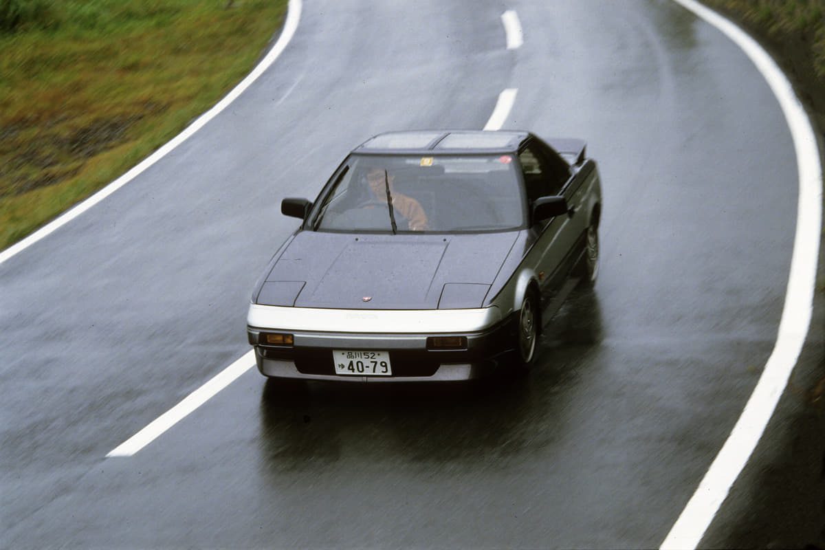 1トンを切る車重と相まって十分な動力性能を得ていた初代MR2