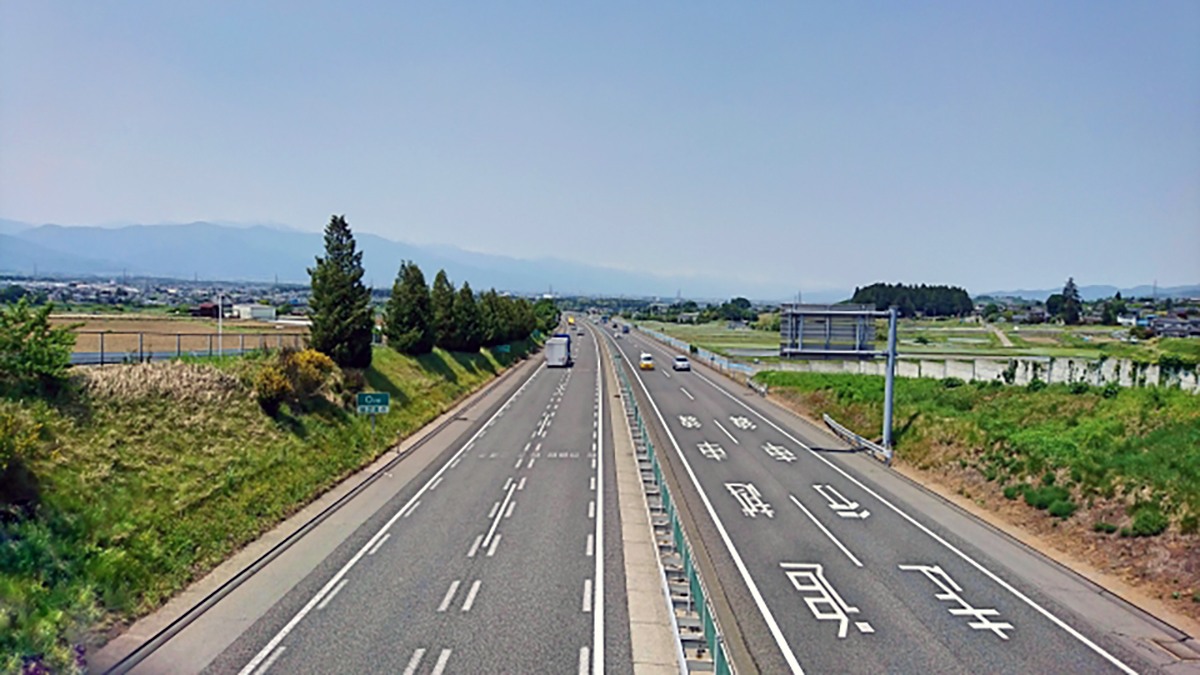 逆走車は自分が走行車線（逆走者から見ると左車線）を走っていると勘違いすることが多い