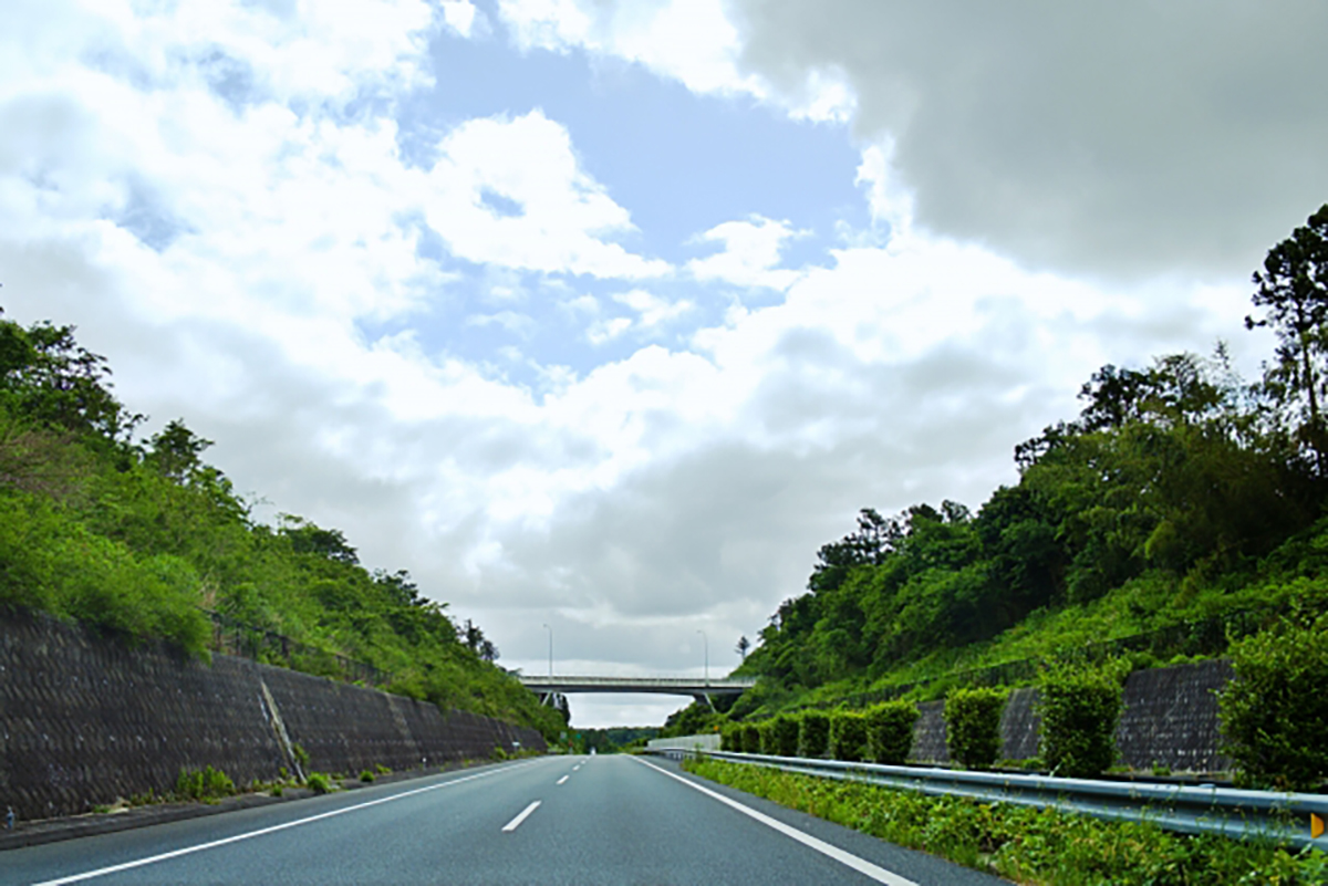 「逆走車が来るかもしれない」と頭の片隅に置いて運転することが大事