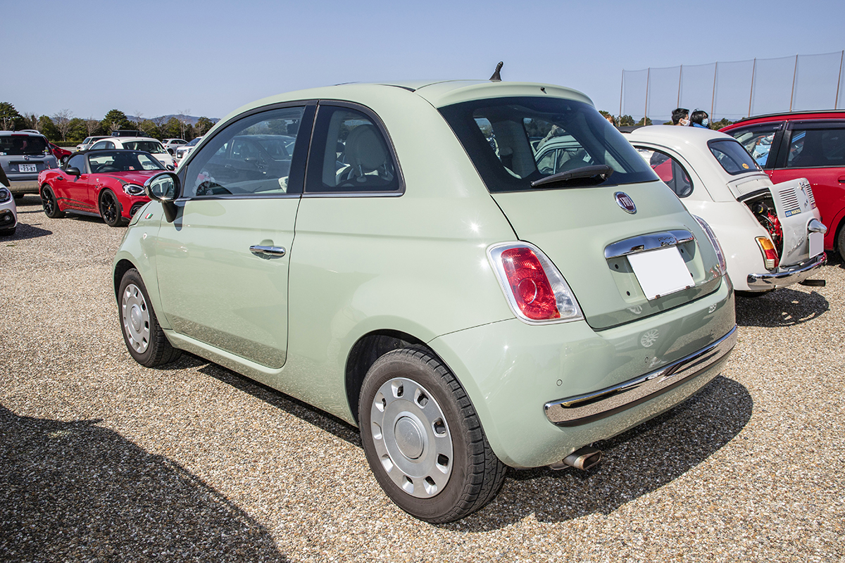 浜名湖ガーデンパークで開催された「FIAT & ABARTH fan-BOOK Meeting」の様子