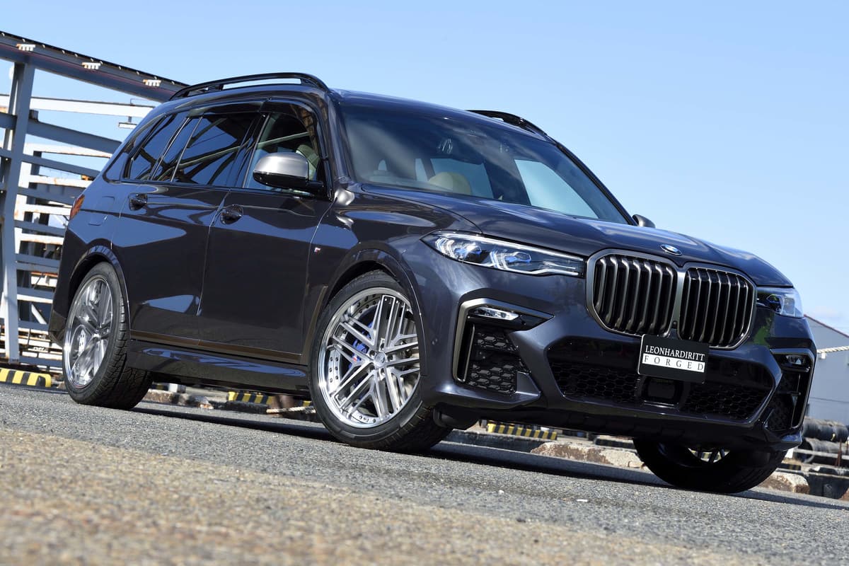 レオンハルトフォージドLF-M1を履くBMW X7_その1