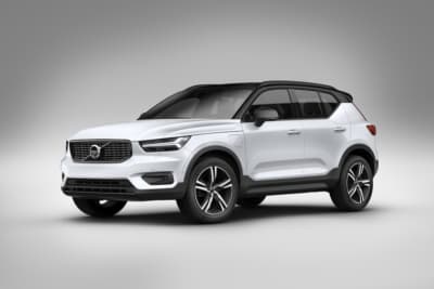 48Vマイルドハイブリッドシステム搭載のボルボXC40のガソリンモデル「XC40 B4 AWD R-Design」