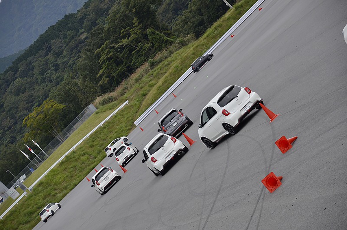 マーチNISMOとノートNISMOのトライアルイベント風景