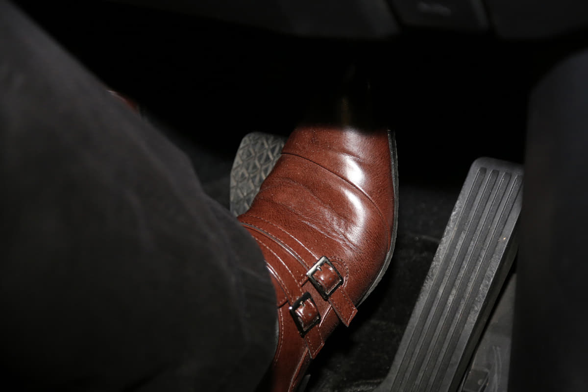 ブレーキとアクセルの踏み間違いが事故の元