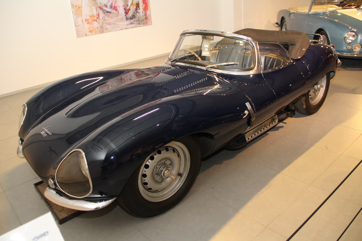 史上最も美しいスポーツカーはジャガーEタイプ その理由とは | AUTO MESSE WEB（オートメッセウェブ）  ～カスタム・アウトドア・福祉車両・モータースポーツなどのカーライフ情報が満載～
