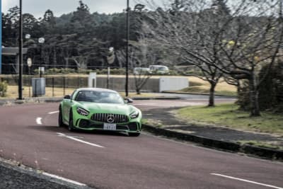 「メルセデスAMG GT R」vs「日産GT-R NISMO」日独GTRバトル